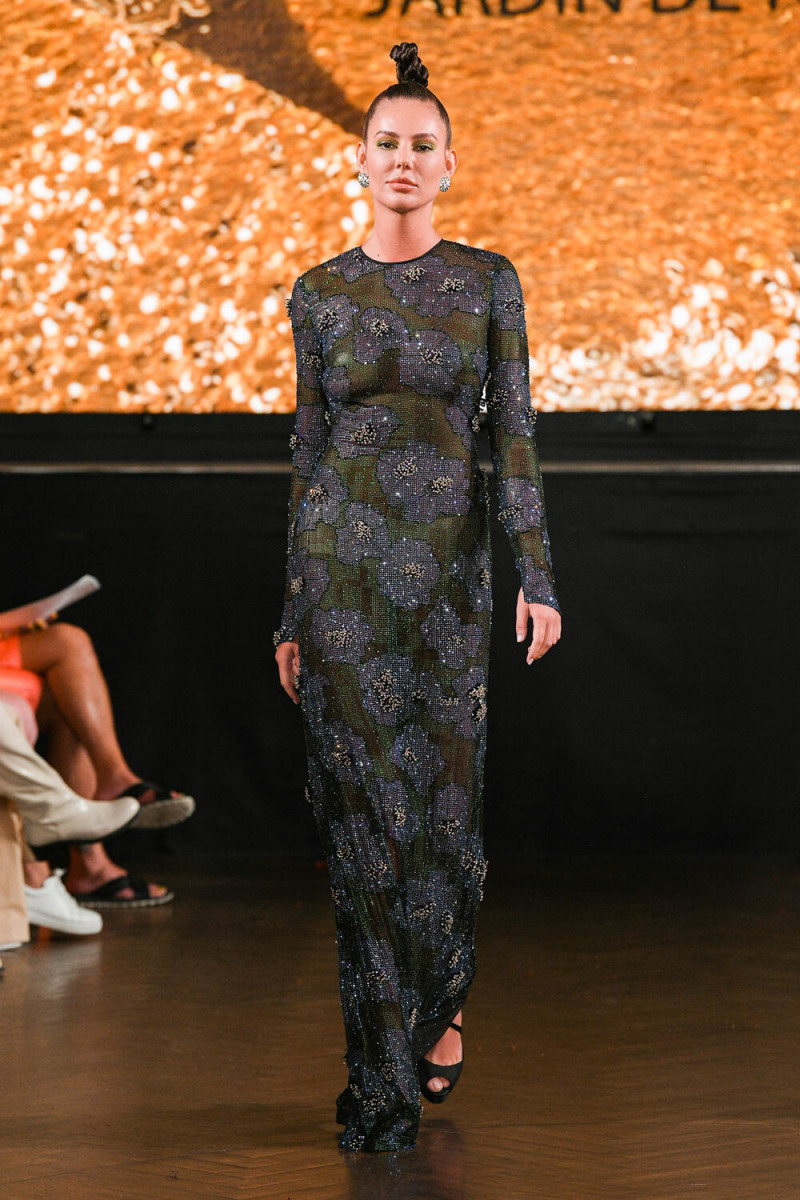 Naeem Khan fashion show for Spring/Summer 2023