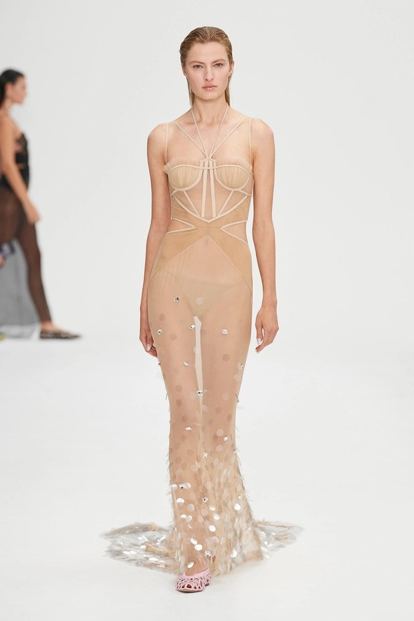 Felice Noordhoff featured in  the Nensi Dojaka fashion show for Spring/Summer 2023