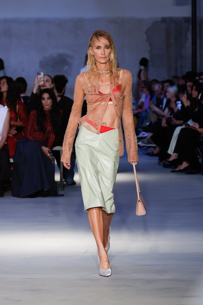 Georgina Grenville featured in  the N° 21 fashion show for Spring/Summer 2023