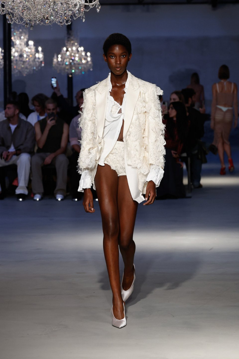 Laura Reyes featured in  the N° 21 fashion show for Spring/Summer 2023