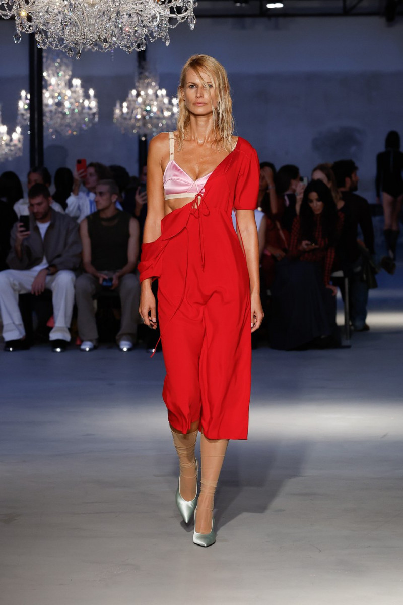 Inga Savits featured in  the N° 21 fashion show for Spring/Summer 2023