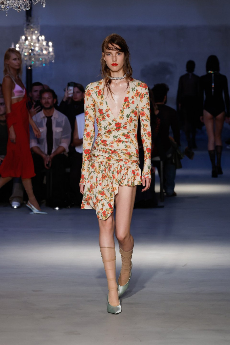 Gwen Weijers featured in  the N° 21 fashion show for Spring/Summer 2023