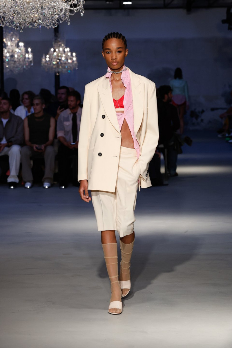 Shantae Leslie featured in  the N° 21 fashion show for Spring/Summer 2023