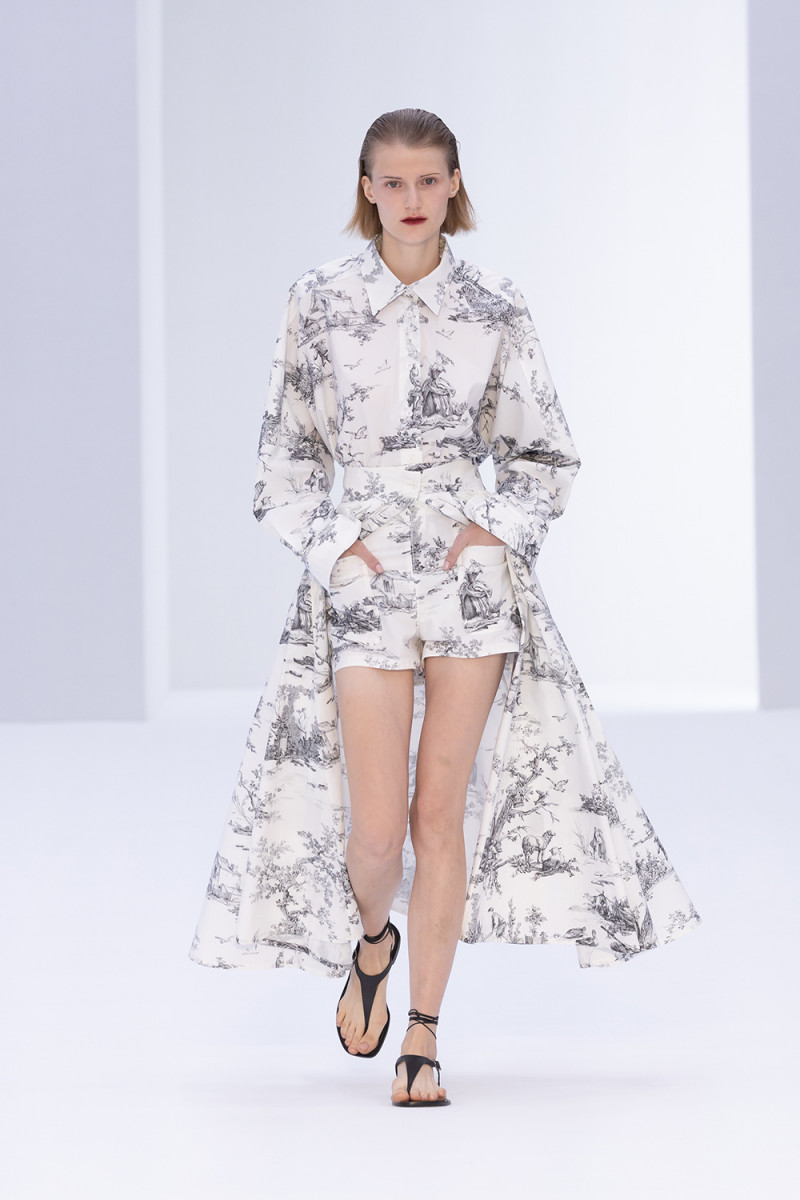 Ireen Tabolova featured in  the Philosophy di Lorenzo Serafini fashion show for Spring/Summer 2023