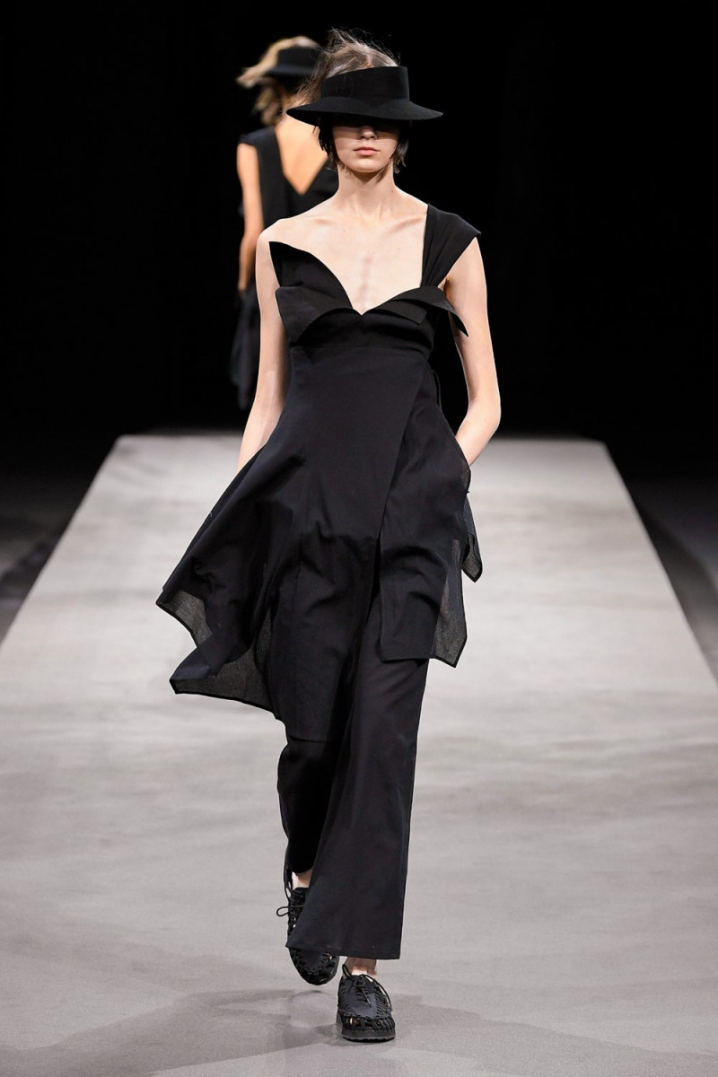 Yohji Yamamoto fashion show for Spring/Summer 2023