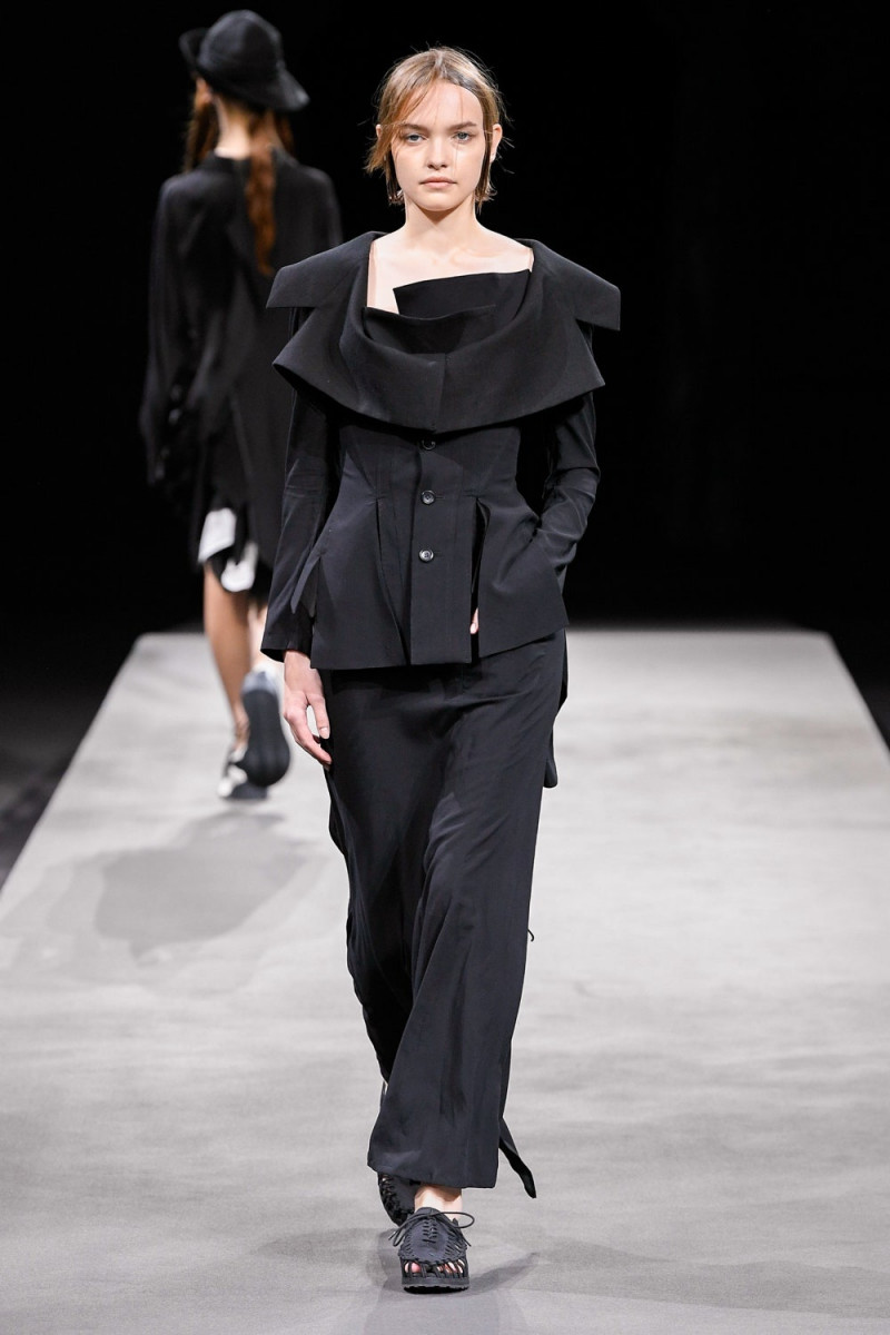 Yohji Yamamoto fashion show for Spring/Summer 2023