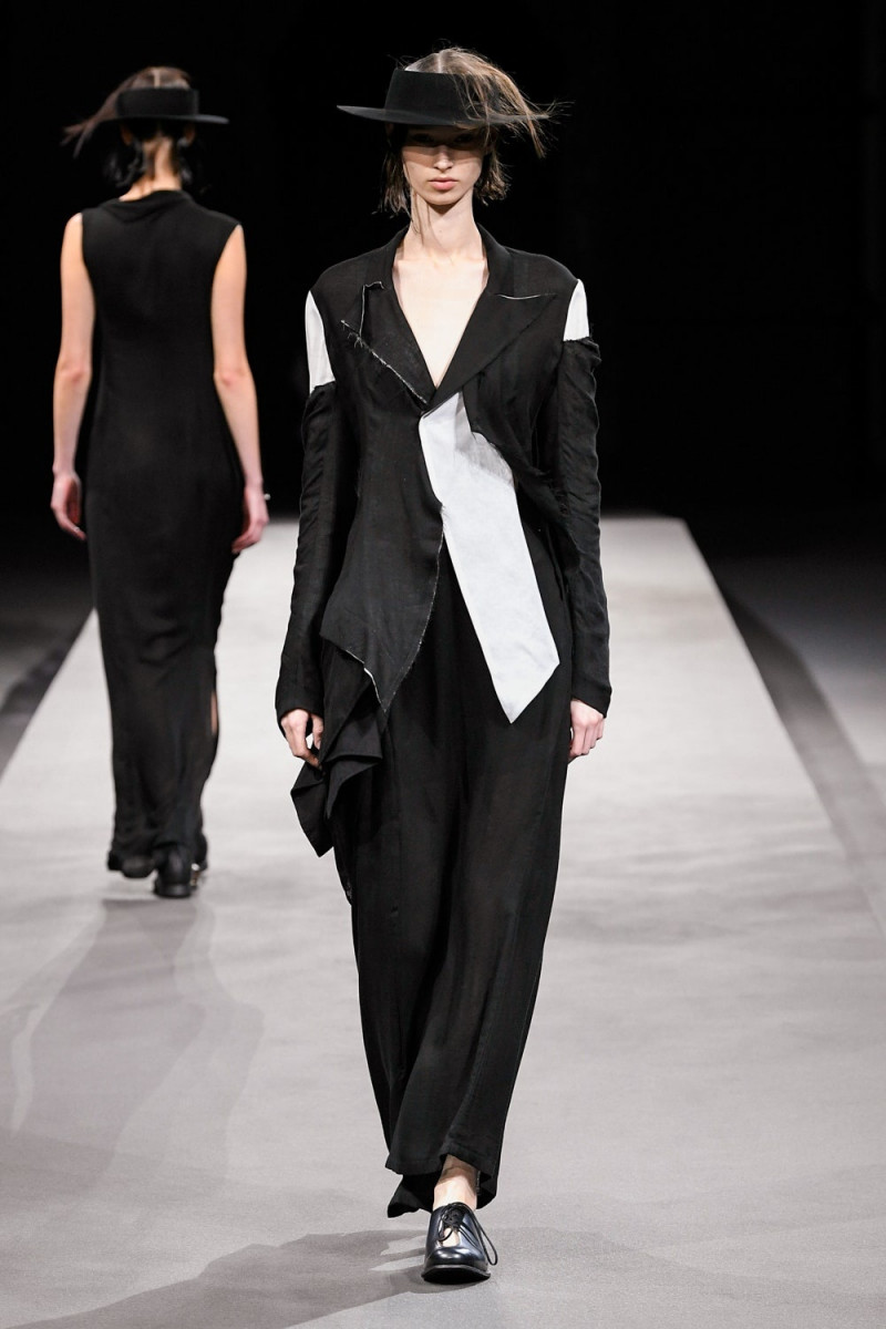 Yohji Yamamoto fashion show for Spring/Summer 2023