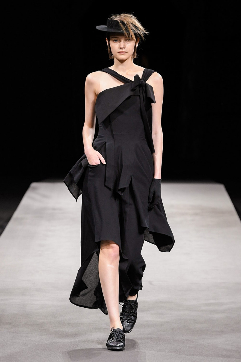 Yohji Yamamoto fashion show for Spring/Summer 2023