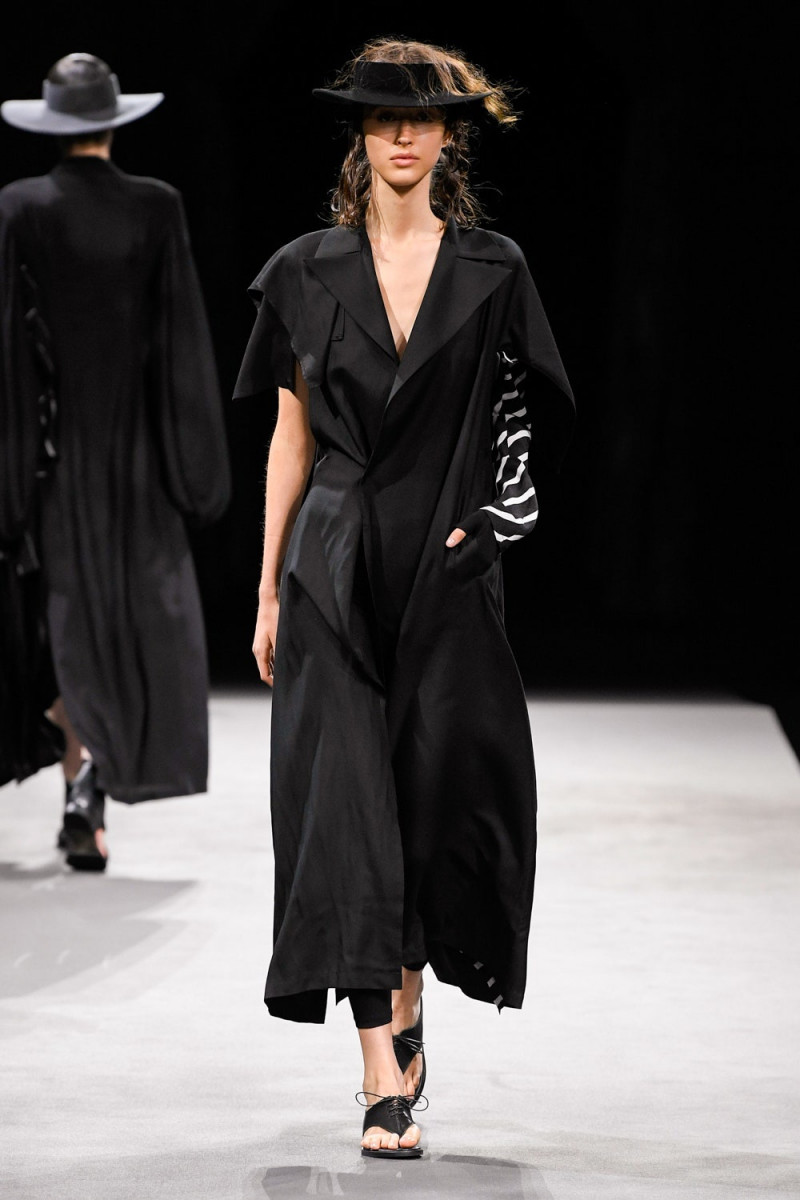 Yohji Yamamoto fashion show for Spring/Summer 2023