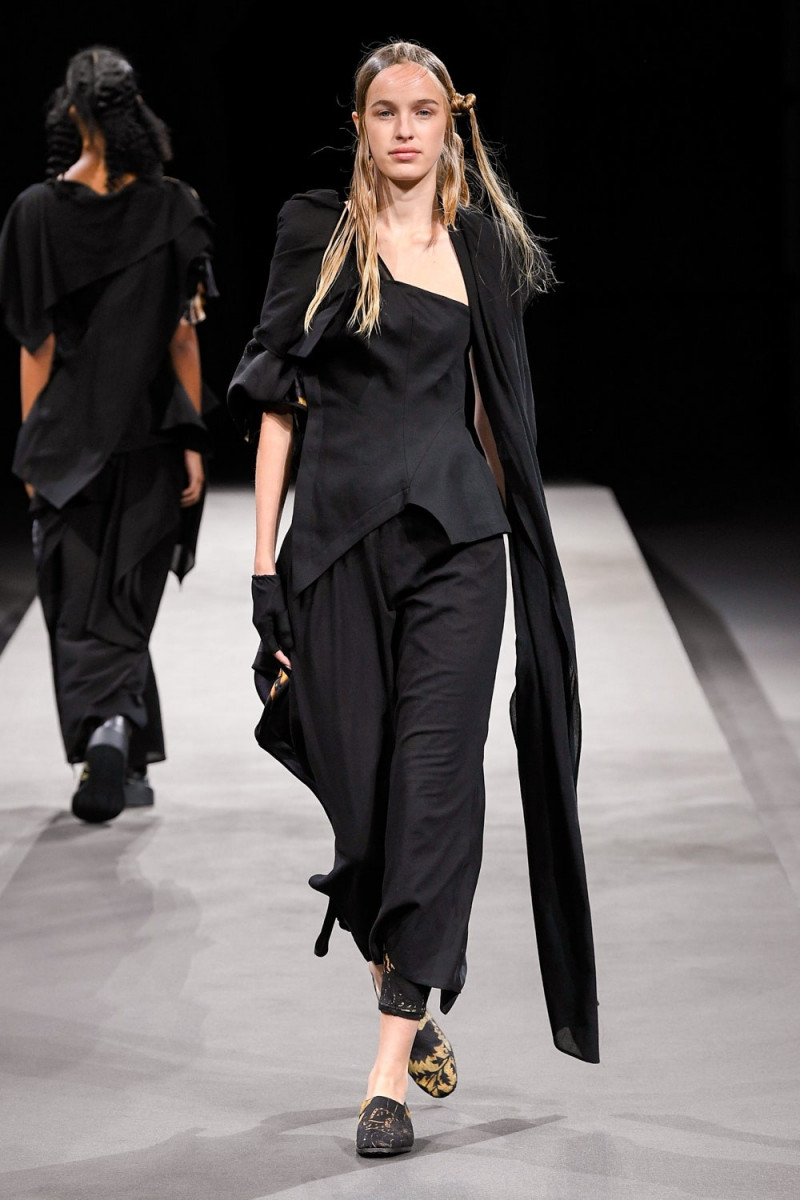 Yohji Yamamoto fashion show for Spring/Summer 2023