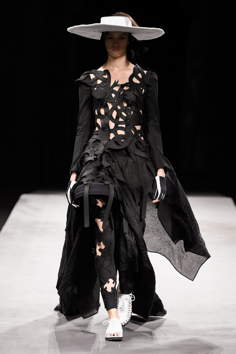 Yohji Yamamoto fashion show for Spring/Summer 2023