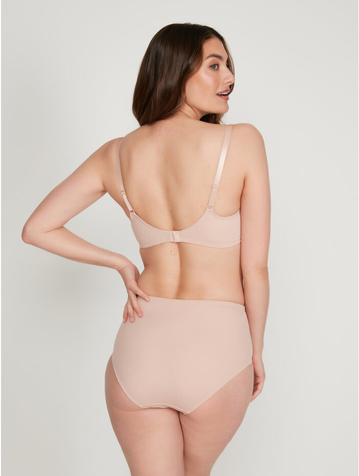 Lauren Mellor featured in  the M&Co catalogue for Summer 2022