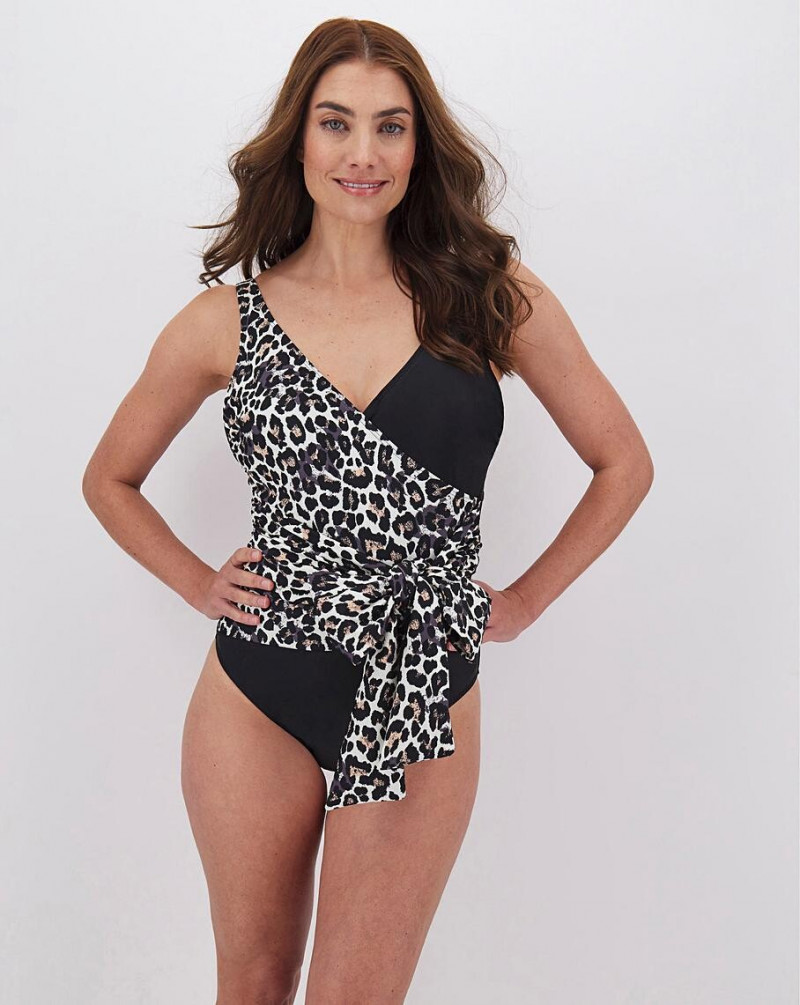 Lauren Mellor featured in  the JD Williams catalogue for Spring/Summer 2021
