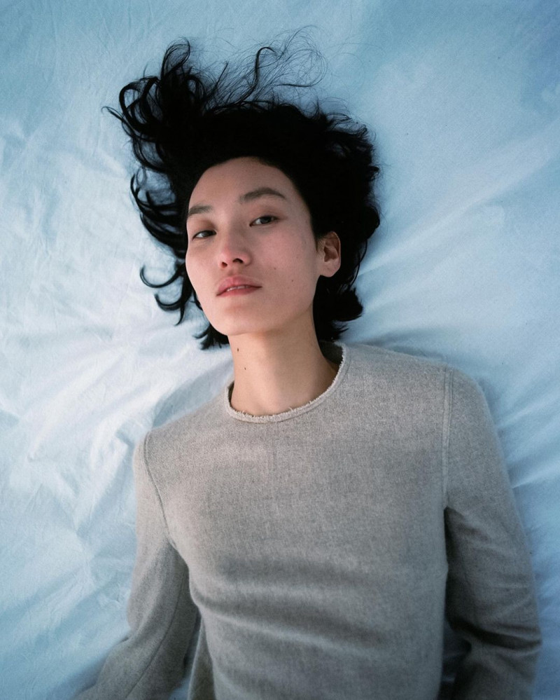 Lina Zhang featured in  the Chloe advertisement for Autumn/Winter 2022
