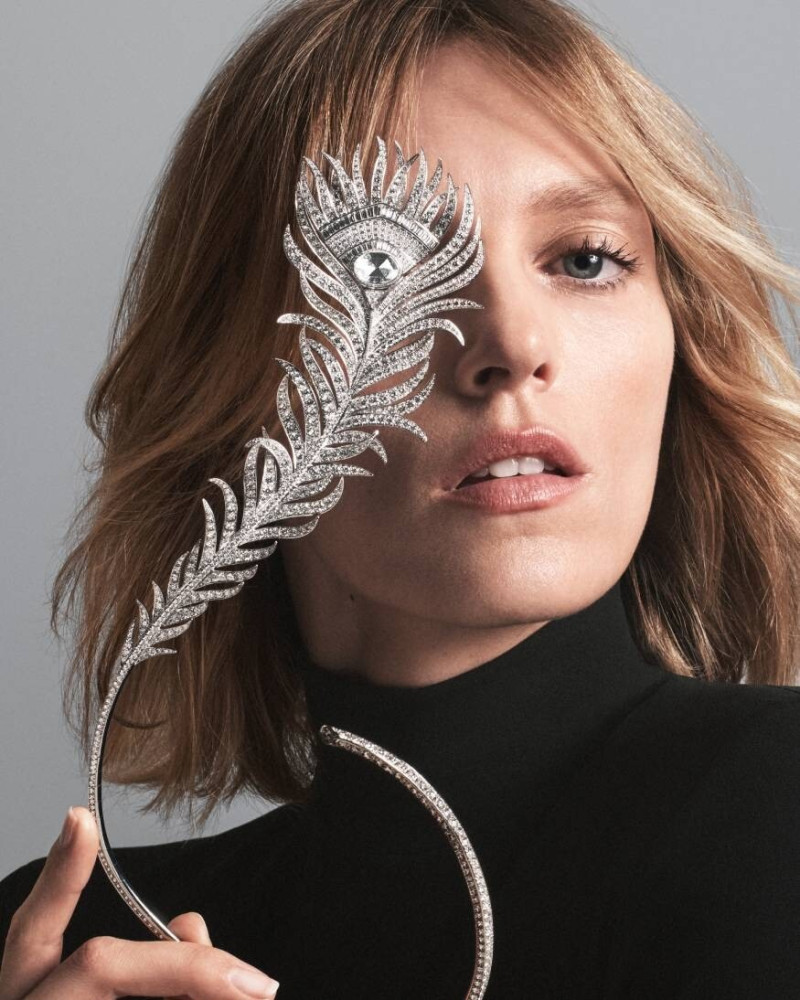 Anja Rubik featured in  the Boucheron Icons advertisement for Autumn/Winter 2022