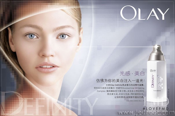 Sasha Pivovarova featured in  the Olay Definity advertisement for Spring/Summer 2006