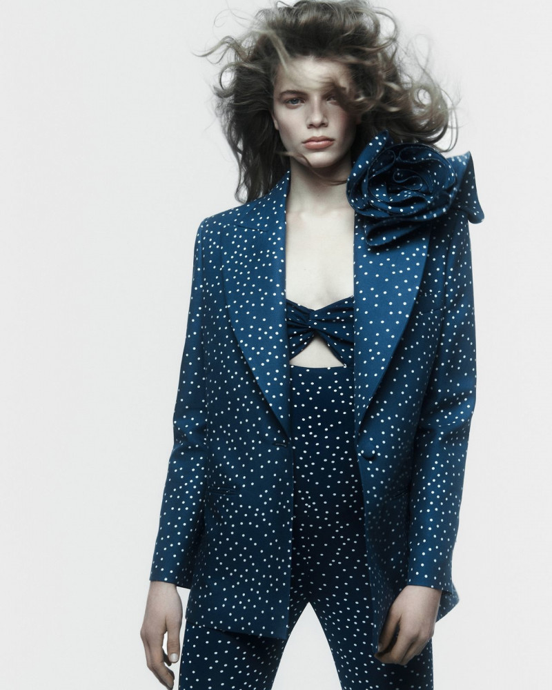 Mirthe Dijk featured in  the Magda Butrym advertisement for Pre-Fall 2022
