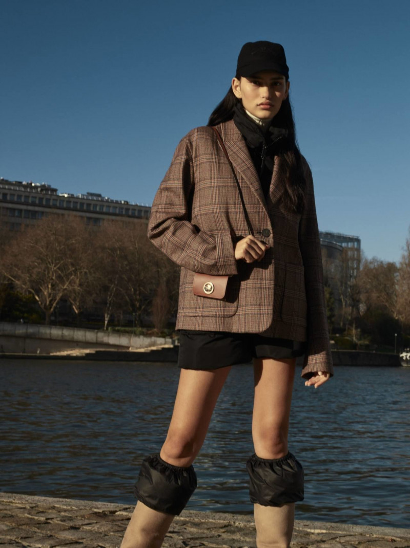 Longchamp advertisement for Autumn/Winter 2022