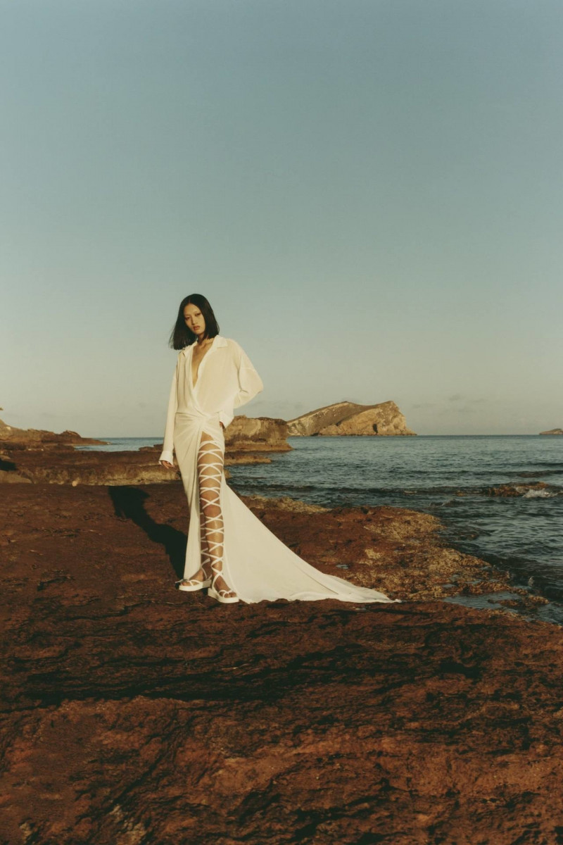 Yilan Hua featured in  the Monot advertisement for Resort 2023