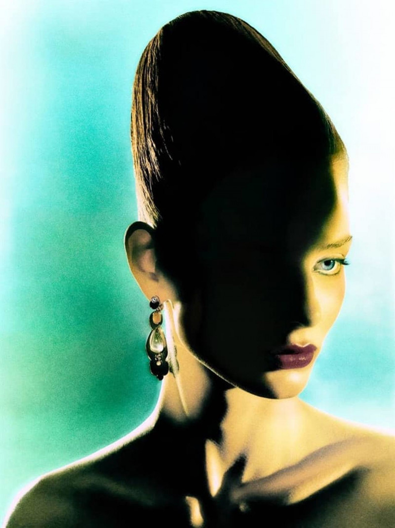 Alyda Grace Carder featured in  the Hermès Jewelry advertisement for Autumn/Winter 2022