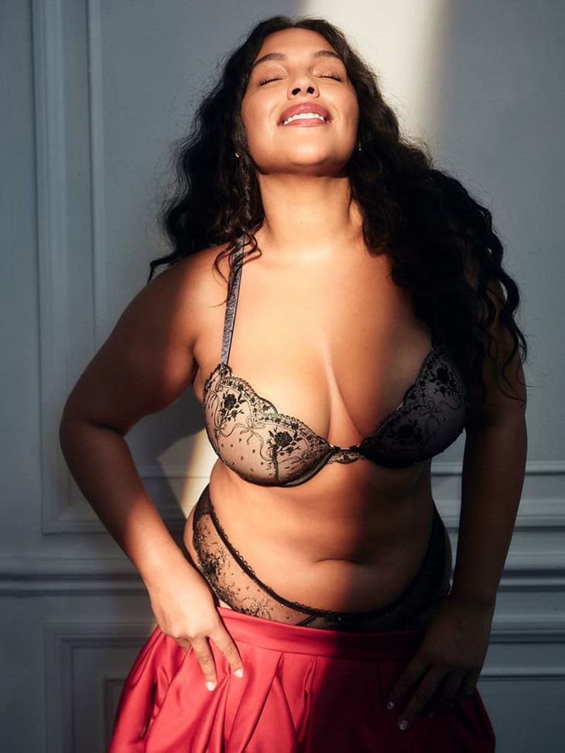 Paloma Elsesser featured in  the Victoria\'s Secret advertisement for Cruise 2021