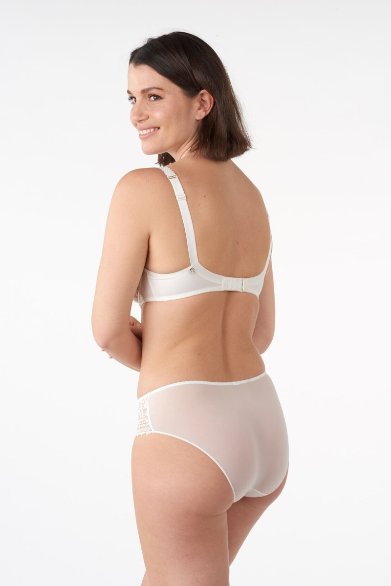 Sabrina Laporte featured in  the Lejaby catalogue for Spring/Summer 2021