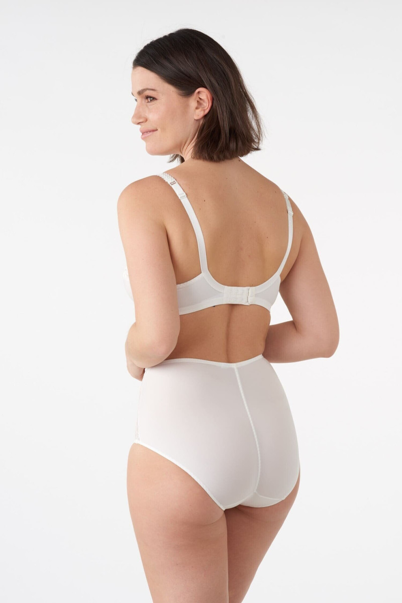 Sabrina Laporte featured in  the Lejaby catalogue for Spring/Summer 2021