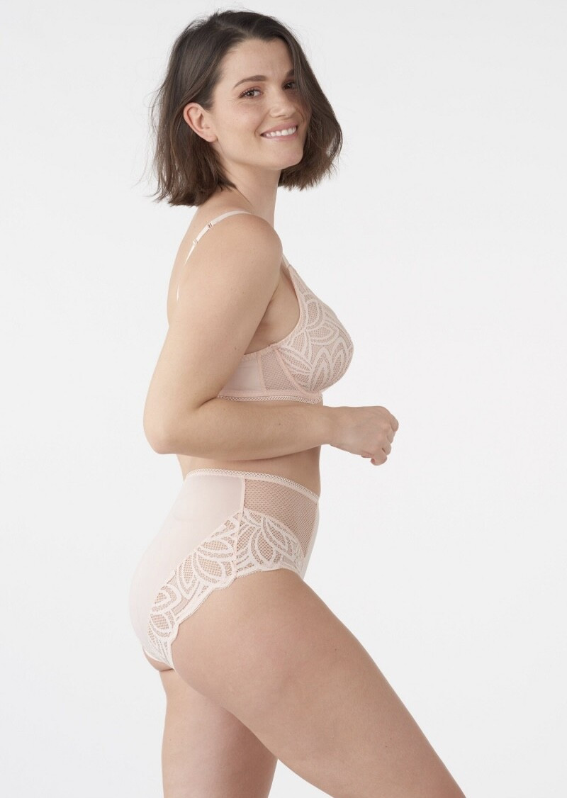 Sabrina Laporte featured in  the Lejaby catalogue for Spring/Summer 2021
