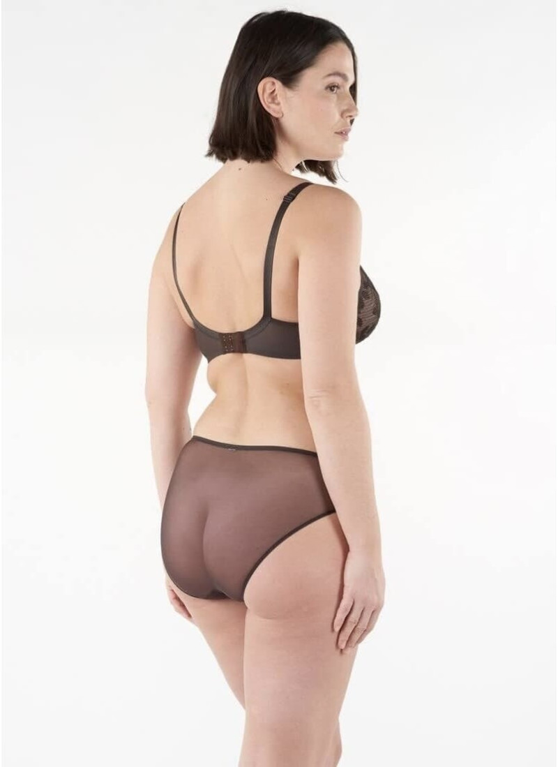 Sabrina Laporte featured in  the Lejaby catalogue for Spring/Summer 2021
