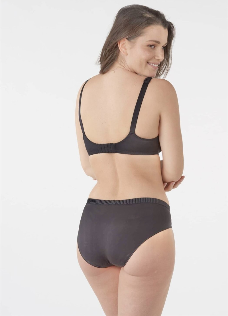 Sabrina Laporte featured in  the Lejaby catalogue for Spring/Summer 2021