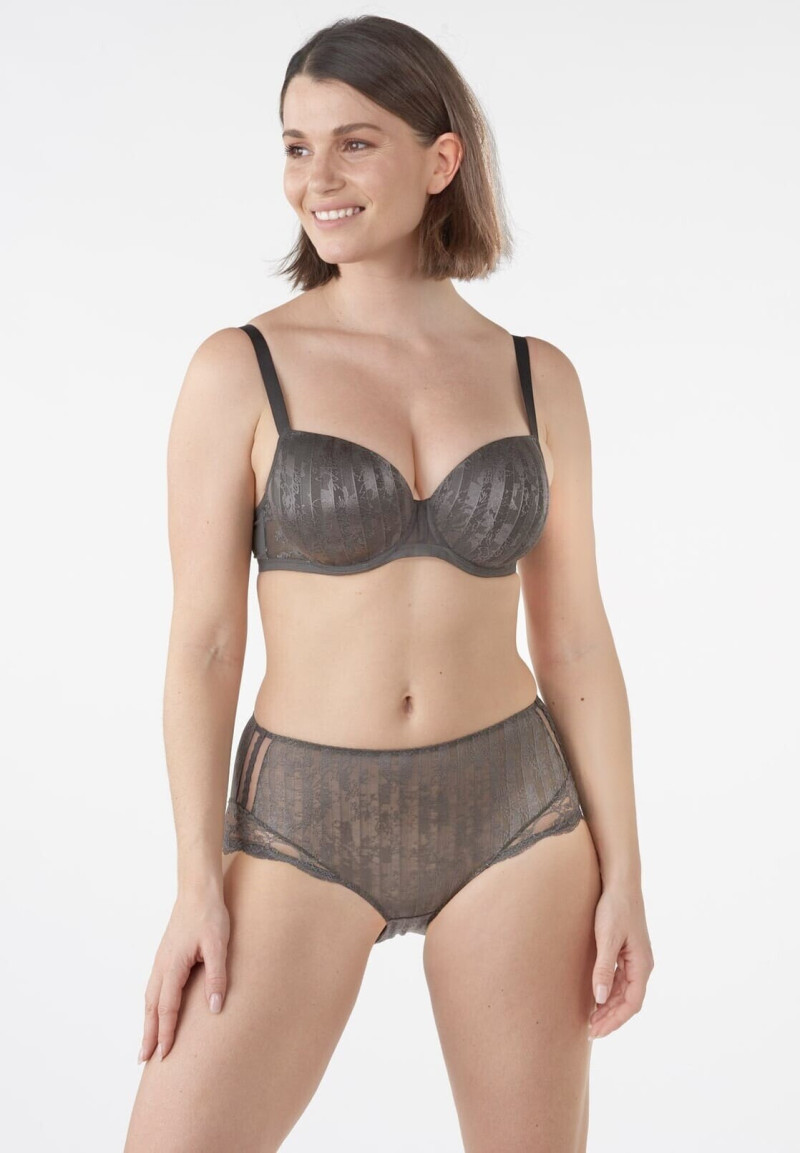 Sabrina Laporte featured in  the Lejaby catalogue for Spring/Summer 2021