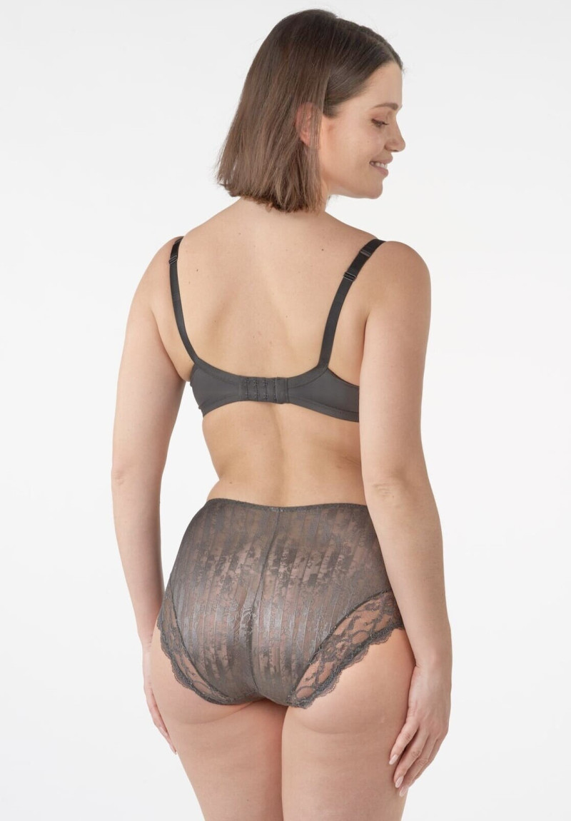 Sabrina Laporte featured in  the Lejaby catalogue for Spring/Summer 2021