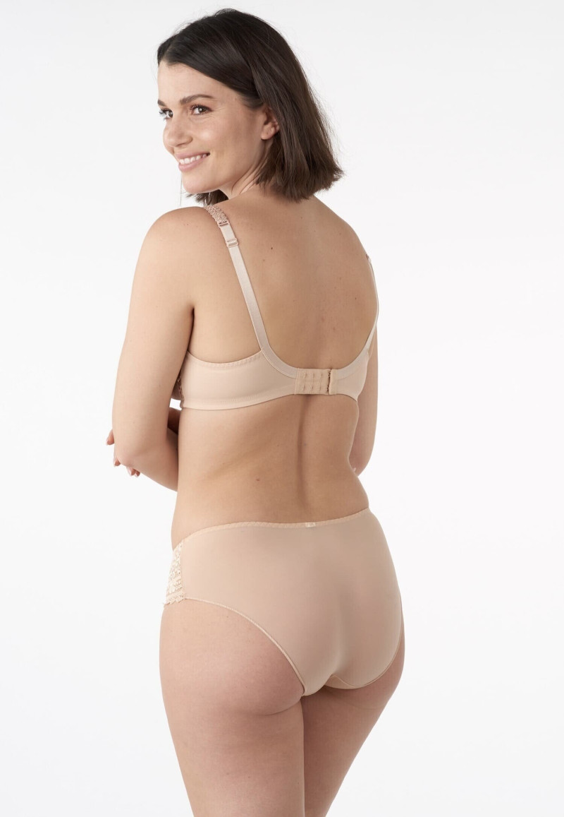 Sabrina Laporte featured in  the Lejaby catalogue for Spring/Summer 2021