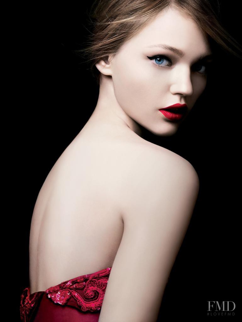 Sasha Pivovarova featured in  the Armani Beauty Silk advertisement for Autumn/Winter 2007