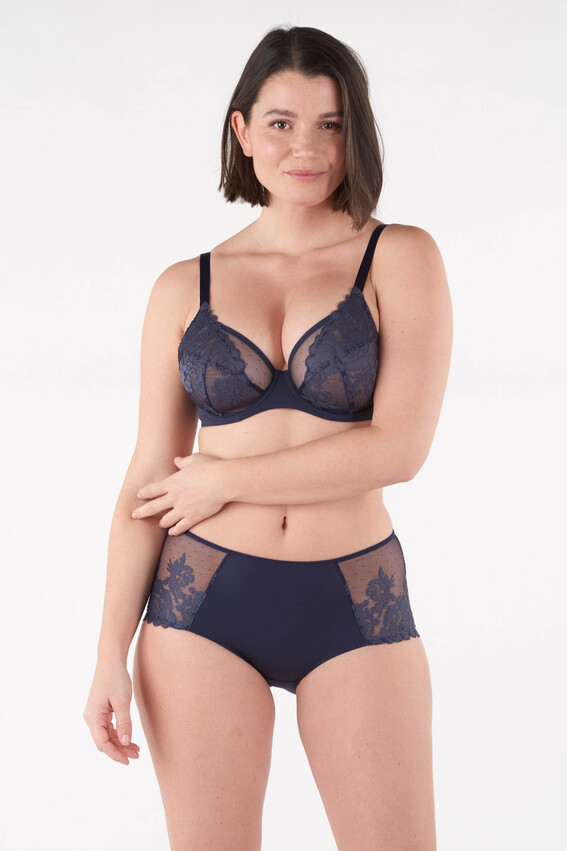 Sabrina Laporte featured in  the Lejaby catalogue for Autumn/Winter 2022