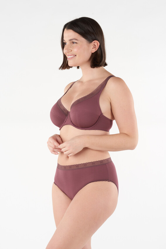 Sabrina Laporte featured in  the Lejaby catalogue for Autumn/Winter 2022