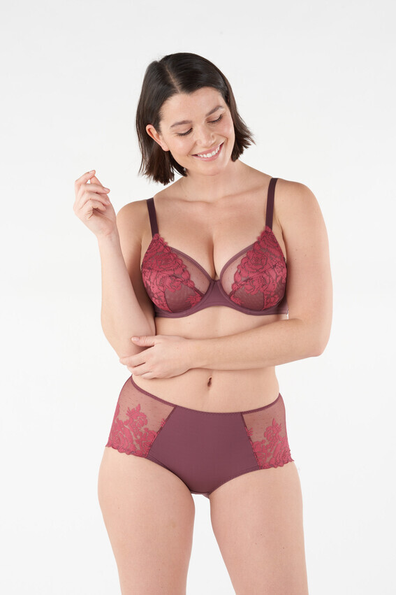 Sabrina Laporte featured in  the Lejaby catalogue for Autumn/Winter 2022