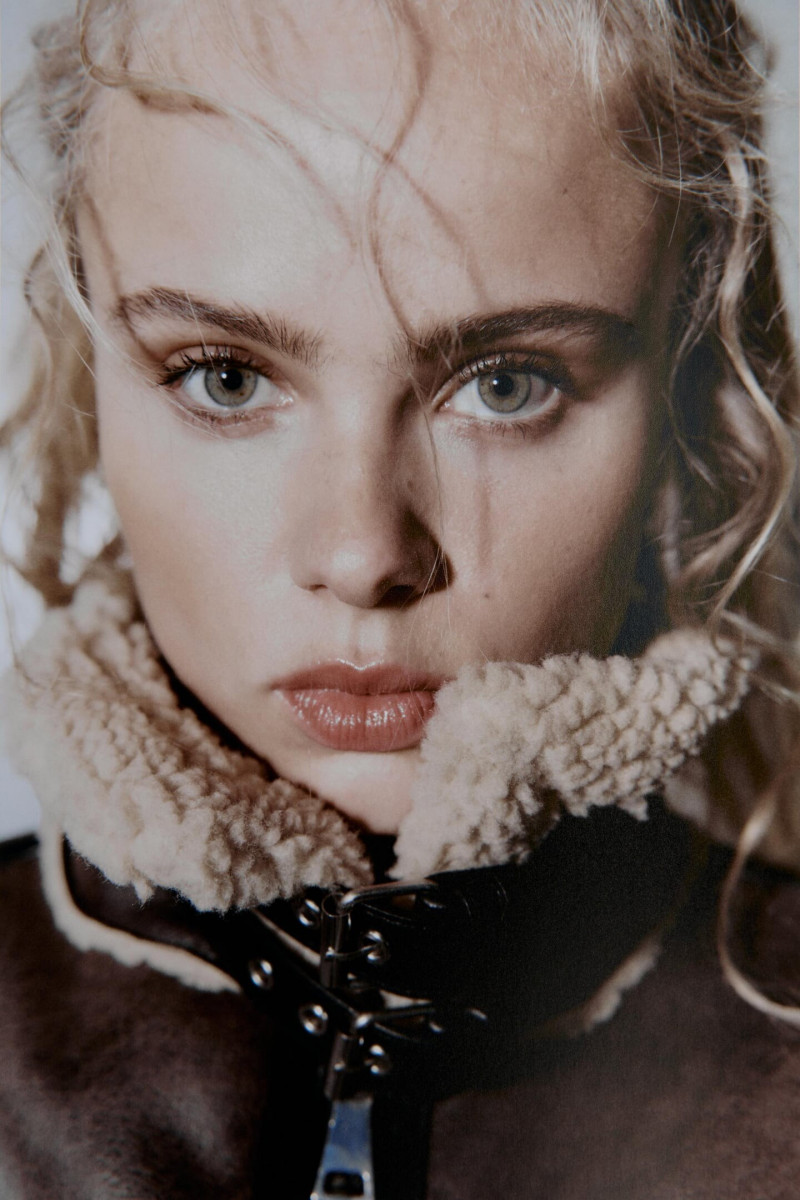 Olivia Vinten featured in  the Zara advertisement for Winter 2022