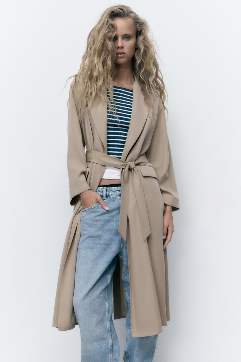 Olivia Vinten featured in  the Zara catalogue for Fall 2022