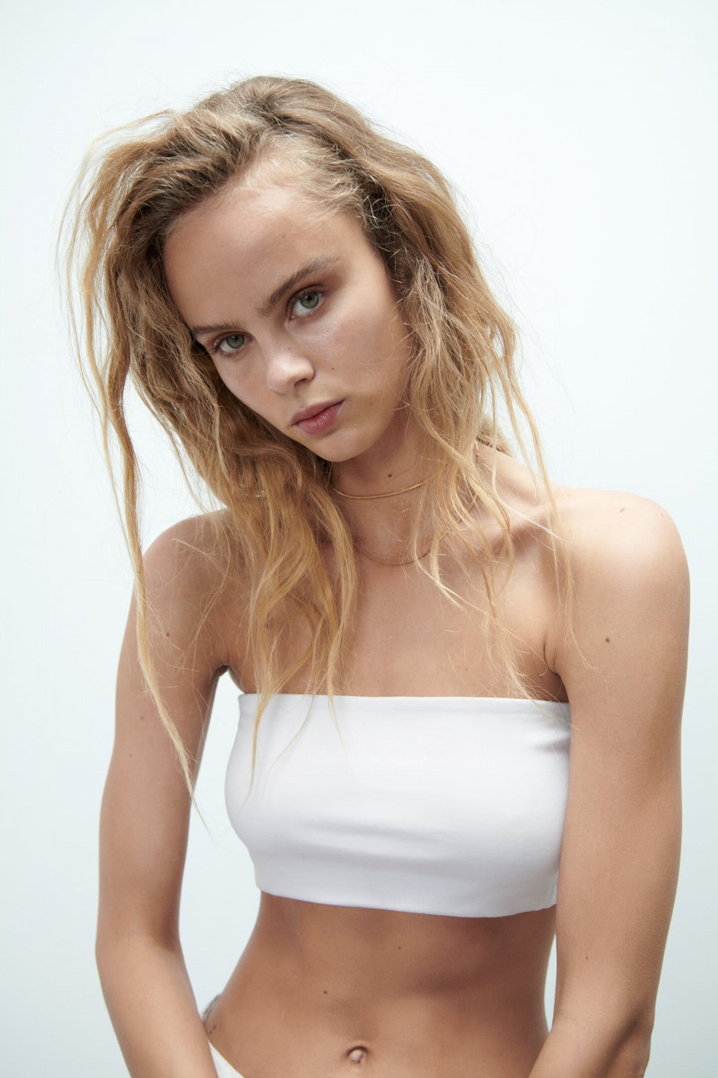 Olivia Vinten featured in  the Zara catalogue for Summer 2022