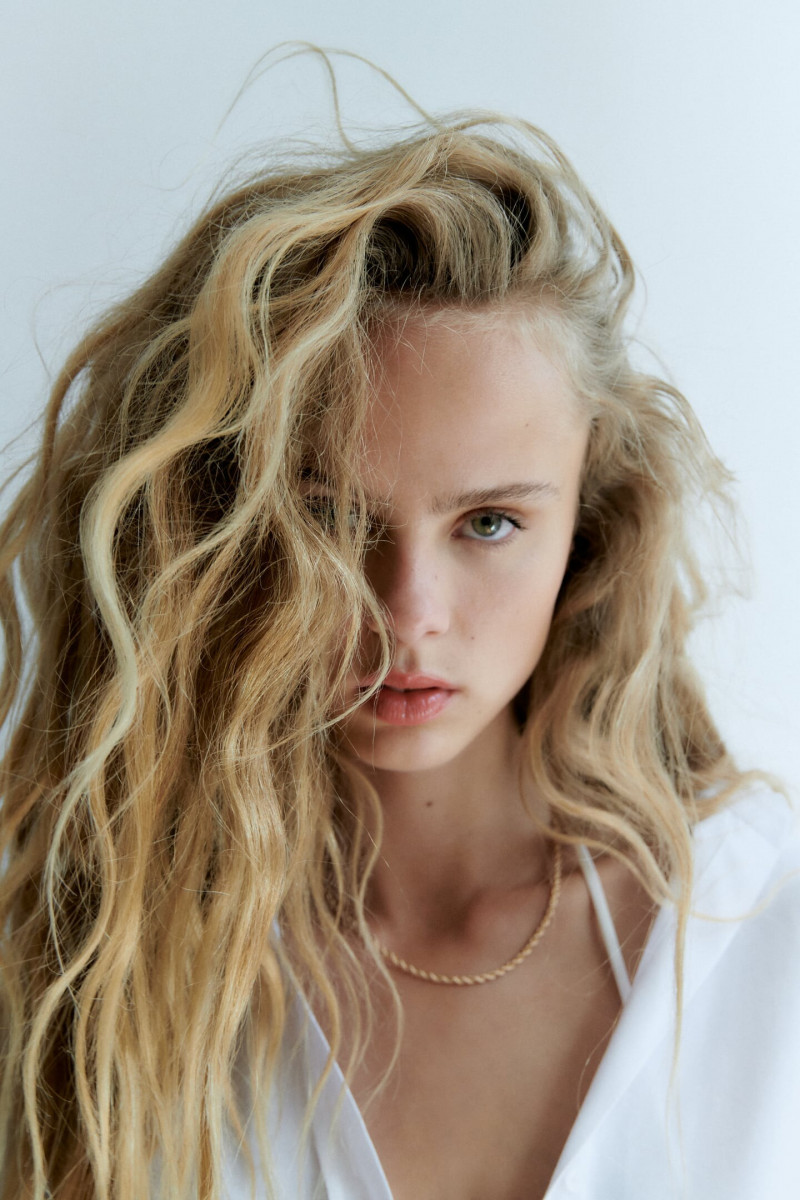 Olivia Vinten featured in  the Zara catalogue for Summer 2022