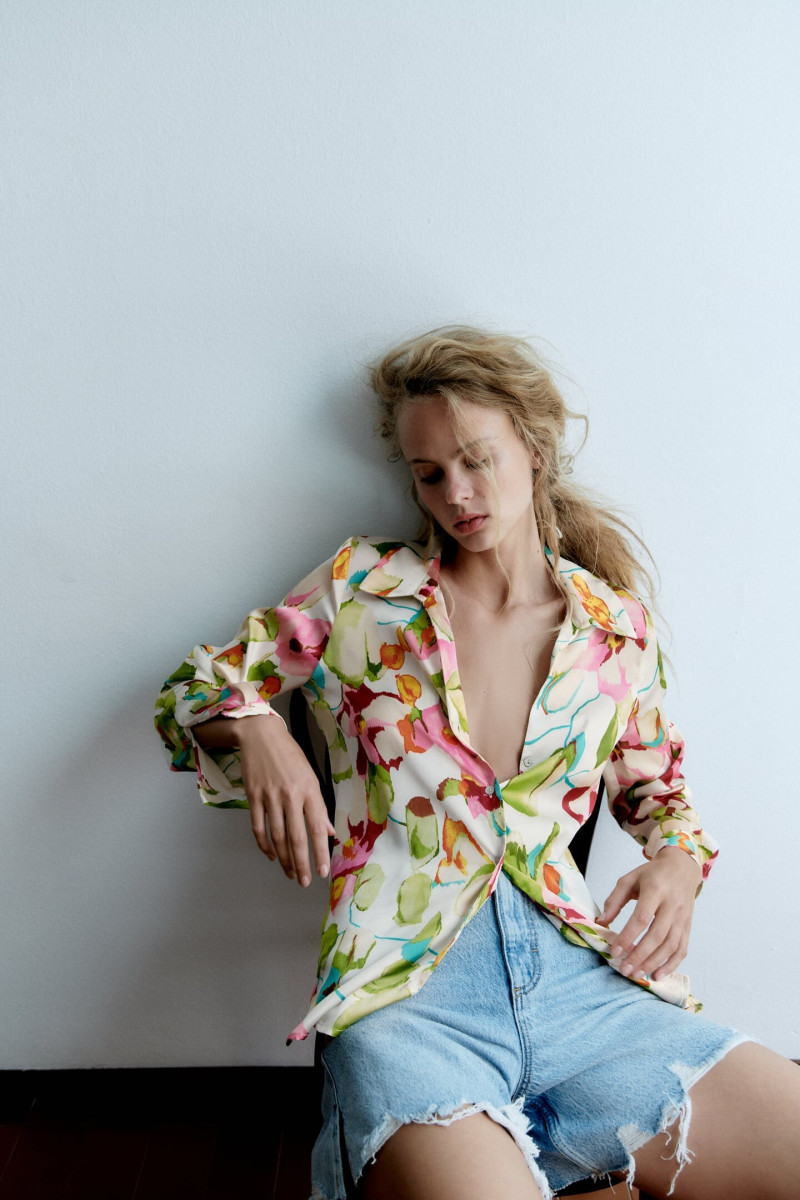 Olivia Vinten featured in  the Zara catalogue for Summer 2022