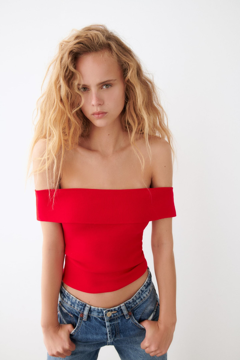 Olivia Vinten featured in  the Zara catalogue for Spring/Summer 2022