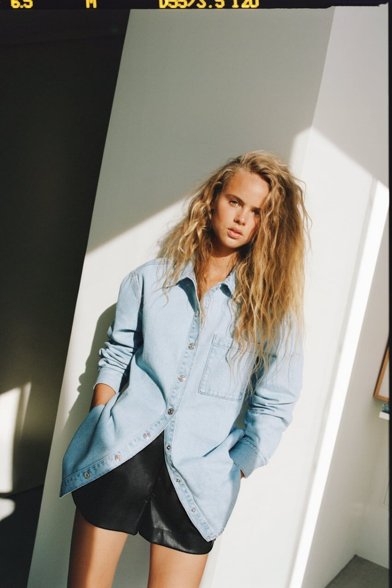 Olivia Vinten featured in  the Zara lookbook for Summer 2022