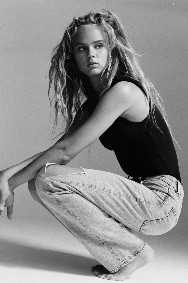 Olivia Vinten featured in  the Zara lookbook for Summer 2022