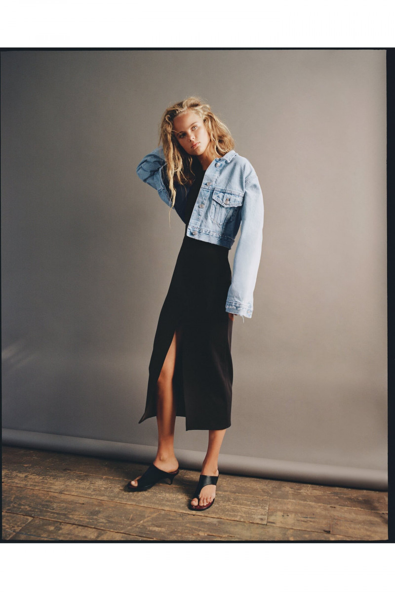 Olivia Vinten featured in  the Zara lookbook for Summer 2022