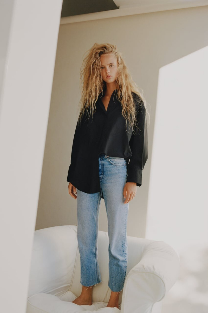 Olivia Vinten featured in  the Zara lookbook for Summer 2022