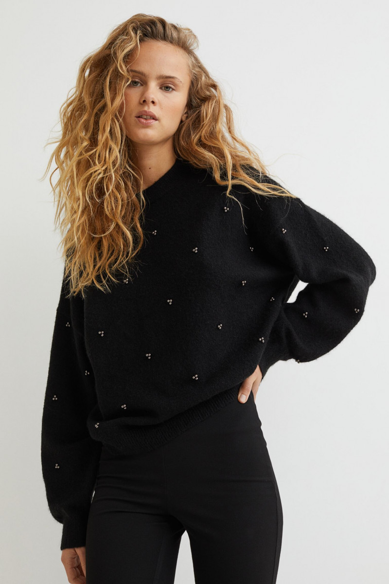 Olivia Vinten featured in  the H&M catalogue for Winter 2021