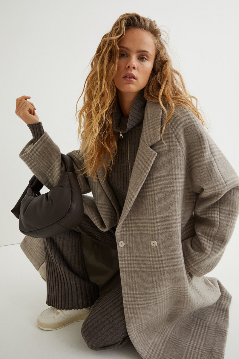 Olivia Vinten featured in  the H&M catalogue for Winter 2021