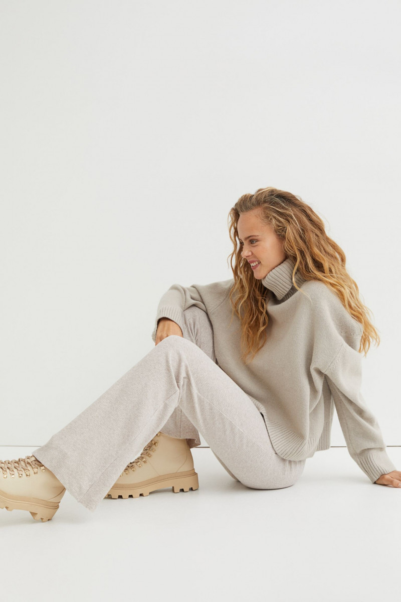 Olivia Vinten featured in  the H&M catalogue for Winter 2021